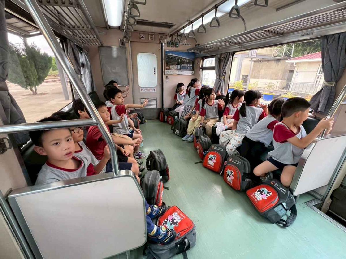 line_album_115.06.04內灣小火車輕旅行_260604_134